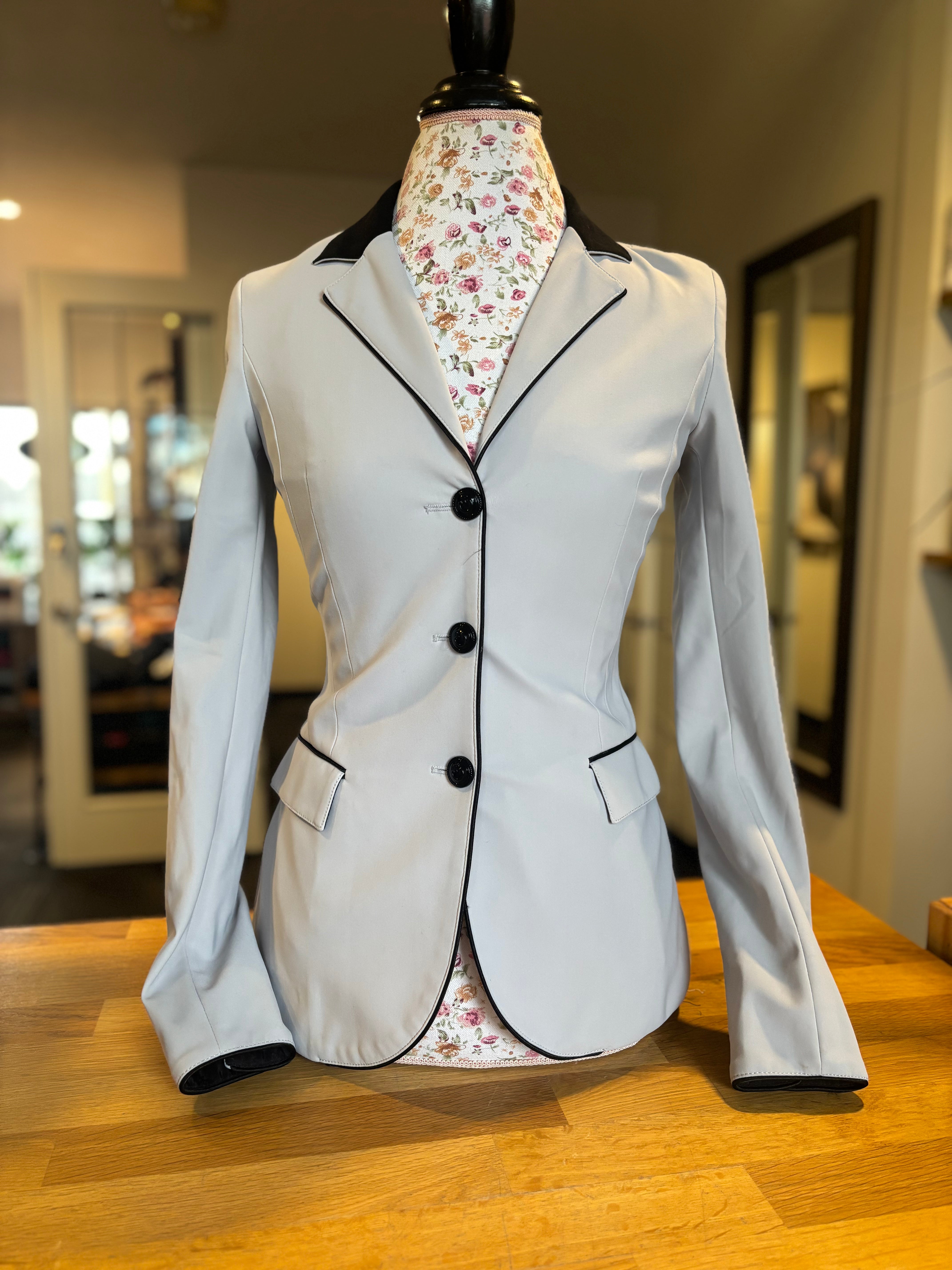 Cavalleria Toscana GP Ladies Show Coat - 40 – Calgary Saddlery